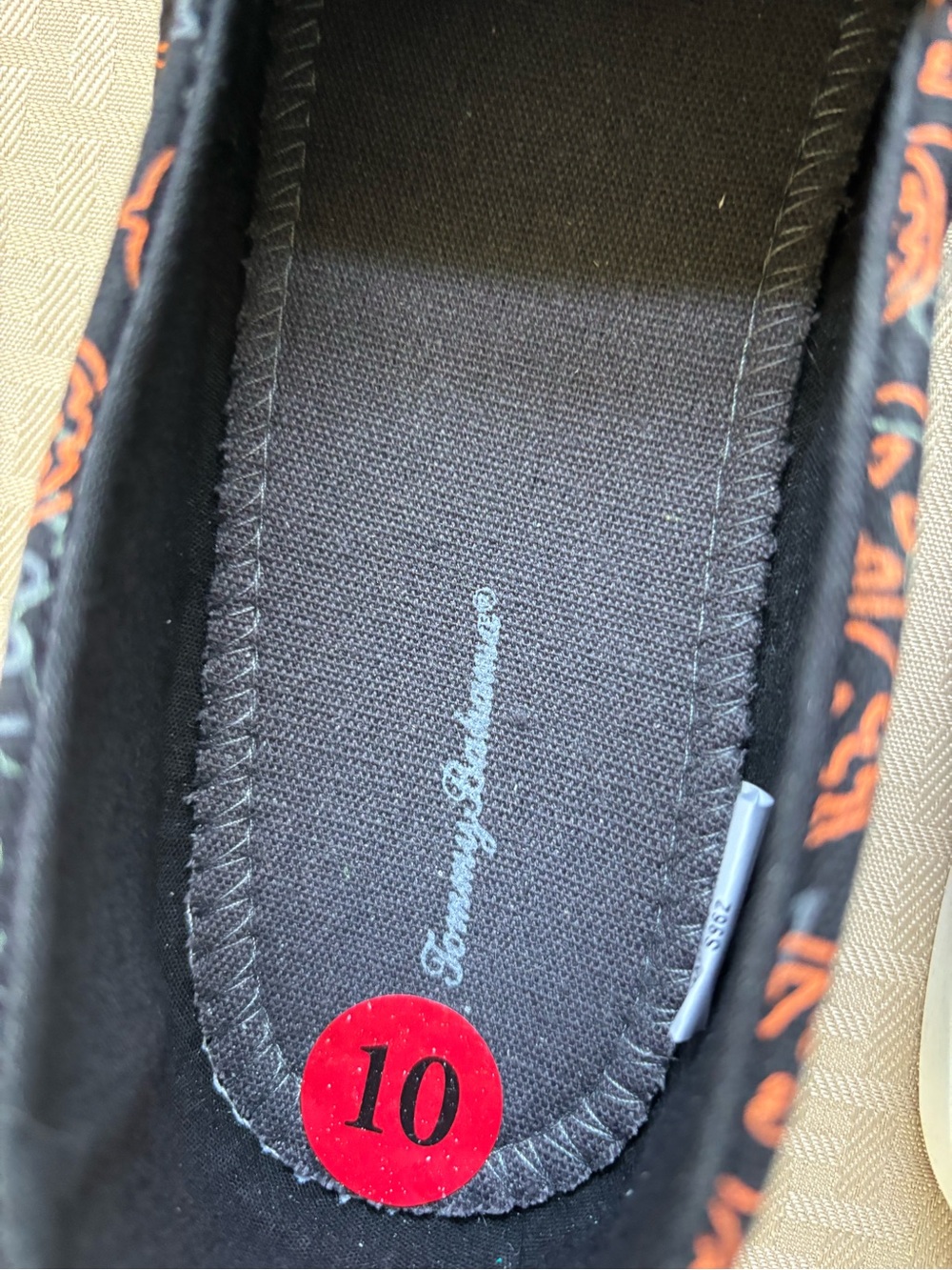 Tommy Bahama Women’s Black Slip-On Sneakers with Orange Pumpkin Print size 10 - Picture 4 of 4
